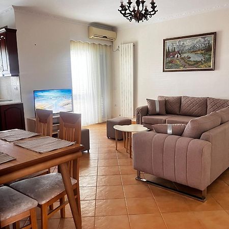 Lu Apartament Vlore Exterior photo
