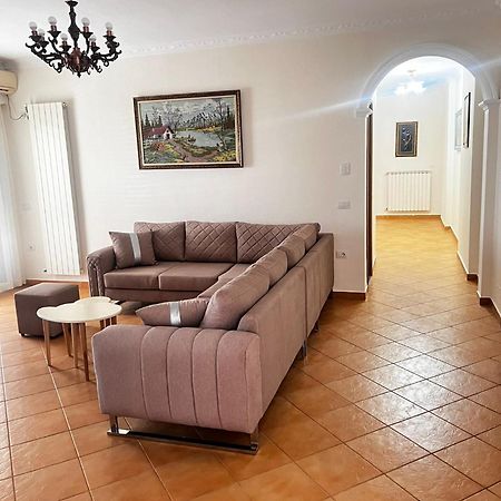 Lu Apartament Vlore Exterior photo