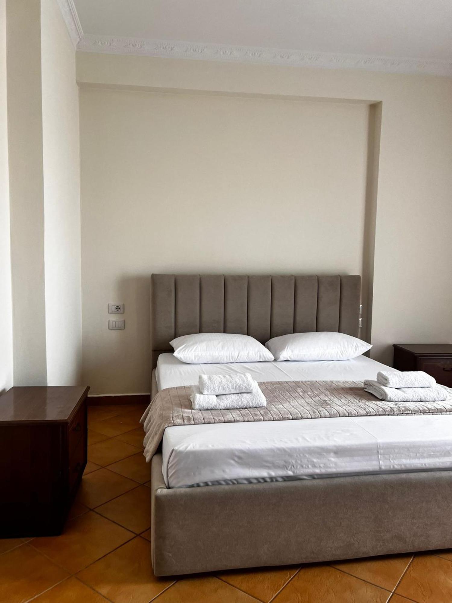 Lu Apartament Vlore Exterior photo